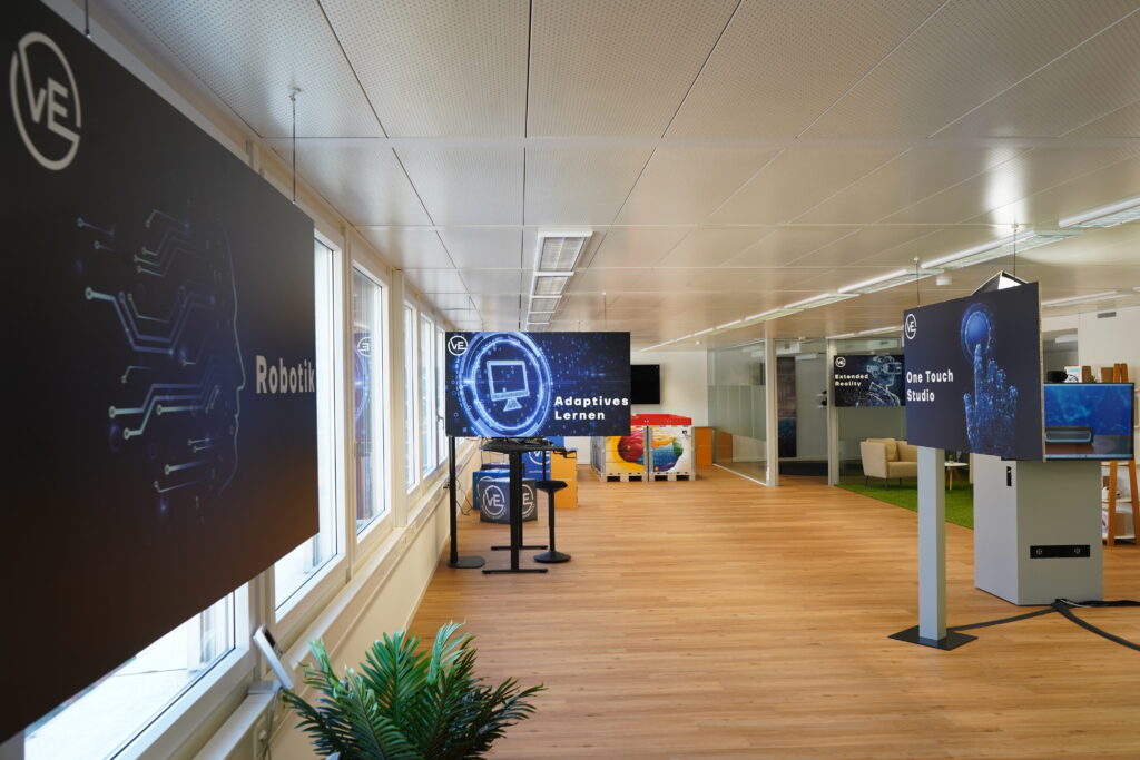 robot-in-the-innovation-&-learning-lab